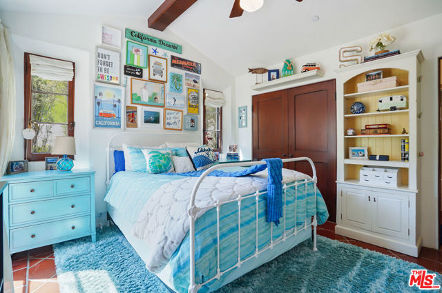 22800 Beckledge Terrace, Malibu CA: https://media.crmls.org/mediaz/5dd04d4a-479a-42d1-a125-199d3e20729a.jpg