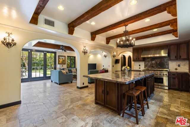 2086 S Oak Knoll Avenue, San Marino CA: https://media.crmls.org/mediaz/5dd111cf-e36a-4f8c-816b-a26edd146b3c.jpg