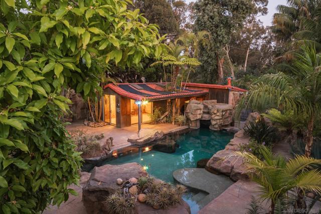 1010 Myrtle Way, San Diego CA: https://media.crmls.org/mediaz/5dd12b61-ef4c-4cc9-a71c-6c69fb906d28.jpg