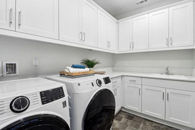 941 Lindbergh Dr, San Marcos CA: https://media.crmls.org/mediaz/5dd13219-3aac-42d9-a4d8-32189b62459a.jpg