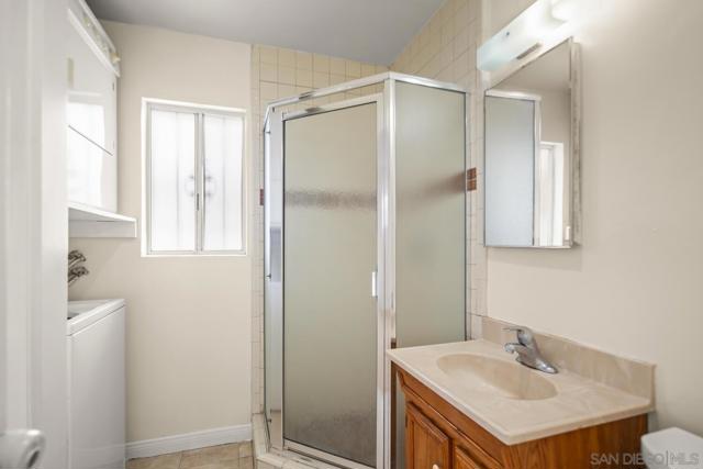 241 243 F Avenue, Coronado CA: https://media.crmls.org/mediaz/5dd1a87a-c5d2-4e45-aa93-1ddab1317bd7.jpg