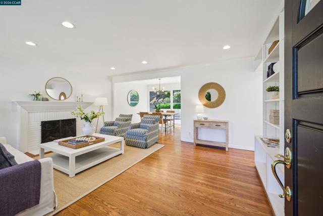 3231 Camino Colorados, Lafayette CA: https://media.crmls.org/mediaz/5dd1f47a-ff31-4db1-8cea-51c7bdbd1772.jpg