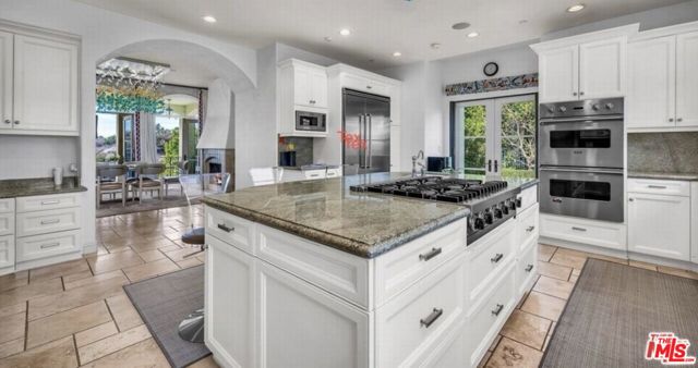 3110 Benedict Canyon Drive, Beverly Hills CA: https://media.crmls.org/mediaz/5dd24853-5afb-49ed-b7b5-4bb426f40566.jpg