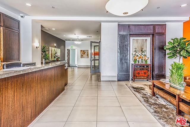 3223 W 6th Street, Los Angeles CA: https://media.crmls.org/mediaz/5dd24cea-be33-42b0-8583-97482bf68fec.jpg