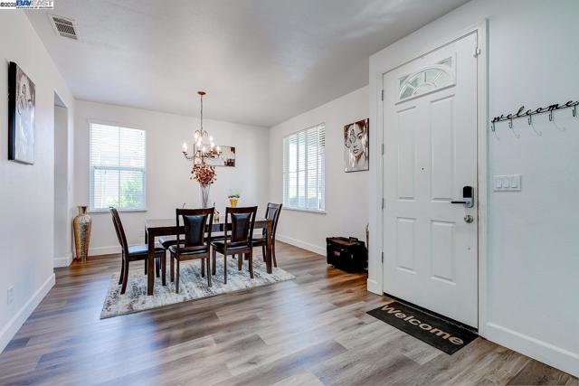 53 Puffin Cir, Oakley CA: https://media.crmls.org/mediaz/5dd25daf-f254-472e-bff4-8ff17b4a5587.jpg