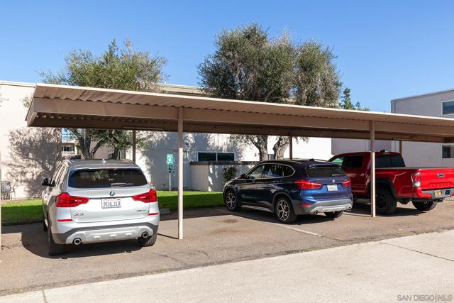 3845 Groton St, San Diego CA: https://media.crmls.org/mediaz/5dd2b3fb-9014-4d1d-aa2f-fb07c4e95856.jpg