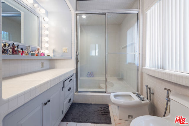 2357 Knob Hill Drive, Riverside CA: https://media.crmls.org/mediaz/5dd2b6a9-e3d6-4faf-a29f-3eda868c12ed.jpg