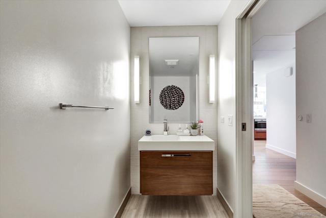 888 W E St, San Diego CA: https://media.crmls.org/mediaz/5dd31d2f-bfd9-46fd-a4e7-84bb19732b34.jpg