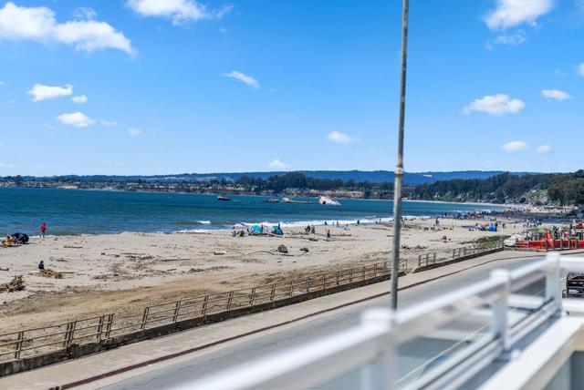 325 Beach Drive, Aptos CA: https://media.crmls.org/mediaz/5dd32c47-c799-42b4-96e2-f8130a1019c4.jpg