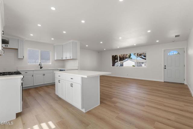 Detail Gallery Image 6 of 31 For 840 Morro Way, Oxnard,  CA 93033 - 3 Beds | 2 Baths