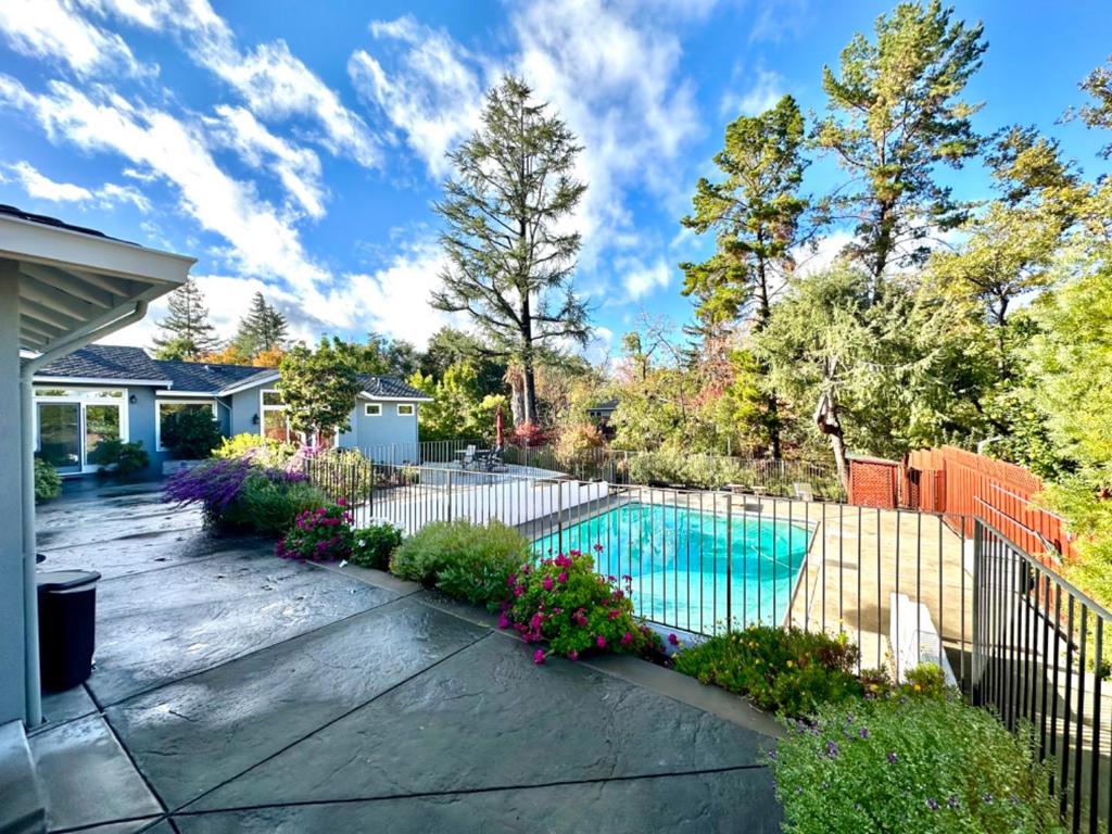 5Dd37128 36A5 439D B893 B9504Ee4Ef9B 18511 Montpere Way, Saratoga, Ca 95070 &Lt;Span Style='BackgroundColor:transparent;Padding:0Px;'&Gt; &Lt;Small&Gt; &Lt;I&Gt; &Lt;/I&Gt; &Lt;/Small&Gt;&Lt;/Span&Gt;