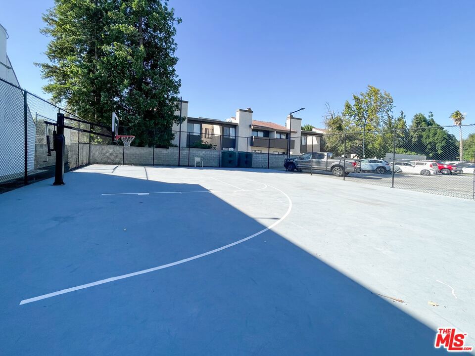 https://media.crmls.org/mediaz/5dd4082f-87c9-4438-8740-f5b1109332c5.jpg?preset=X-Large