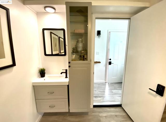 2775 E 21St St, Oakland CA: https://media.crmls.org/mediaz/5dd46563-2edd-4dc6-a841-1323e36446fe.jpg