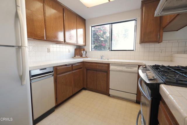 Detail Gallery Image 8 of 23 For 919 W San Marino Ave #D,  Alhambra,  CA 91801 - 3 Beds | 3 Baths