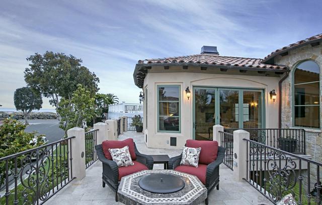 1150 Pine St, Coronado CA: https://media.crmls.org/mediaz/5dd55efe-85f9-4529-ad39-0101e35a69c0.jpg