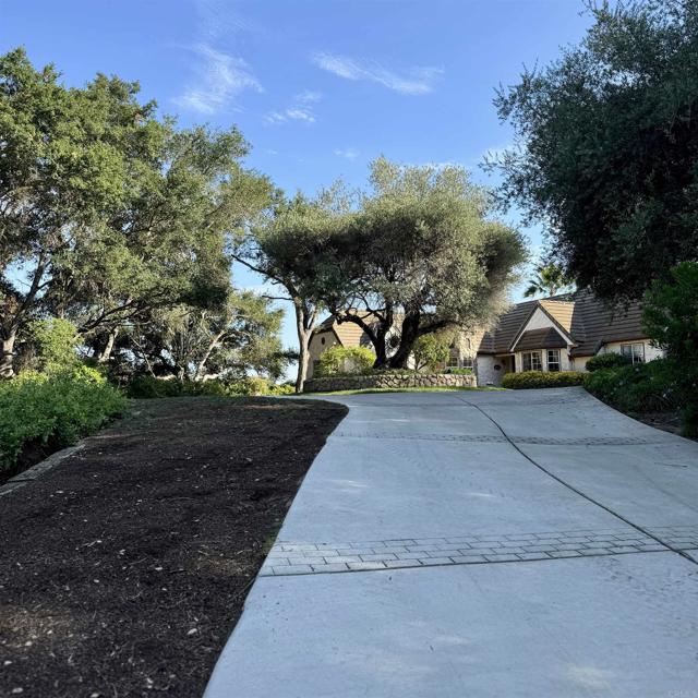 Detail Gallery Image 2 of 75 For 2848 Los Alisos, Fallbrook,  CA 92028 - 5 Beds | 3 Baths