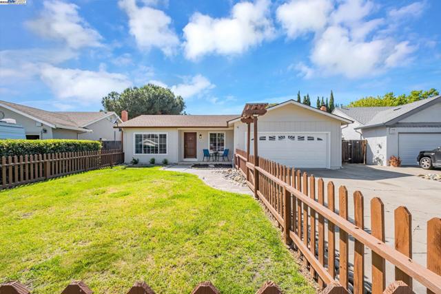 36339 Beech Pl, Newark CA: https://media.crmls.org/mediaz/5dd5aae3-e8c9-483d-9b8e-009e7e50714e.jpg