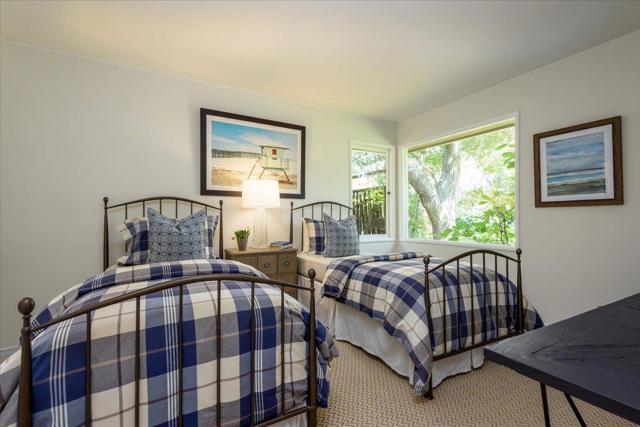 2841 Canyon Road, Burlingame CA: https://media.crmls.org/mediaz/5dd6121e-5fec-431f-a920-4153ad4be743.jpg