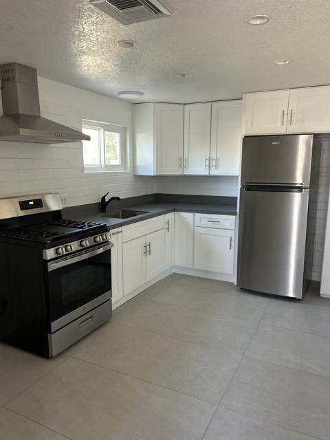 44635 San Carlos Avenue, Palm Desert CA: https://media.crmls.org/mediaz/5dd61941-87f3-4e1e-af80-90be290c47a8.jpg