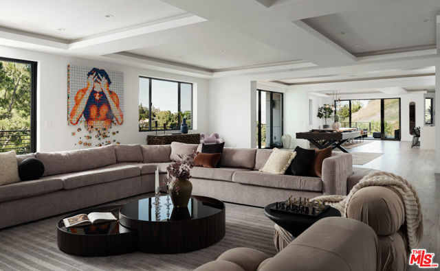 3820 Knobhill Drive, Sherman Oaks CA: https://media.crmls.org/mediaz/5dd63f81-52e9-470e-b156-b1bec61783ce.jpg