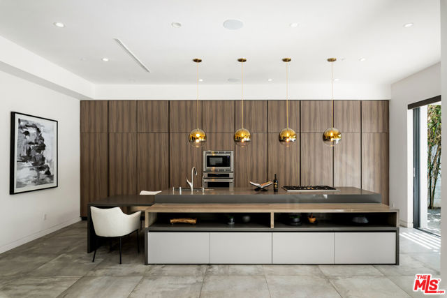 833 N Cherokee Avenue, Los Angeles CA: https://media.crmls.org/mediaz/5dd69ecb-4dda-4f4d-9047-c2abfead9838.jpg