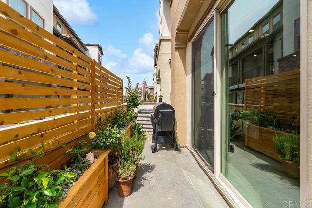 Detail Gallery Image 9 of 69 For 1763 Laurelwood Way, Oceanside,  CA 92057 - 3 Beds | 2/1 Baths