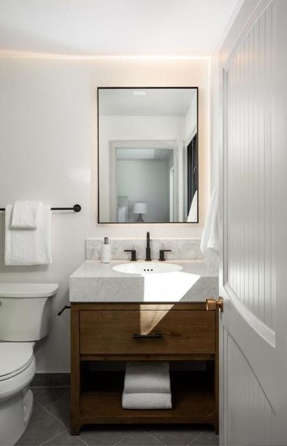 26201 Dori Lane, Los Altos Hills CA: https://media.crmls.org/mediaz/5dd6dd14-d9aa-4277-b247-64719f4f353b.jpg