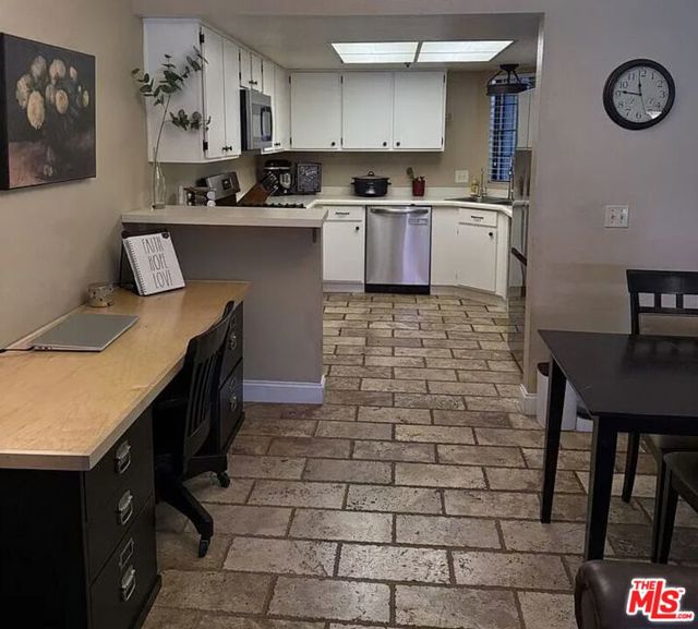 2220 Exposition Drive, San Luis Obispo CA: https://media.crmls.org/mediaz/5dd70f3b-f5f6-49be-a1d3-46aa6df0c689.jpg