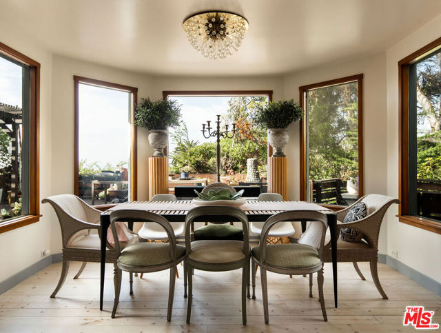 31840 Seafield Drive, Malibu CA: https://media.crmls.org/mediaz/5dd72ac4-15f6-4aa5-b10a-13a35496f916.jpg