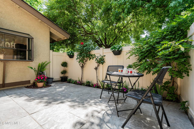 1103 Catlin Street, Simi Valley CA: https://media.crmls.org/mediaz/5dd7530f-bcd7-476a-9f74-c3c3a132591e.jpg