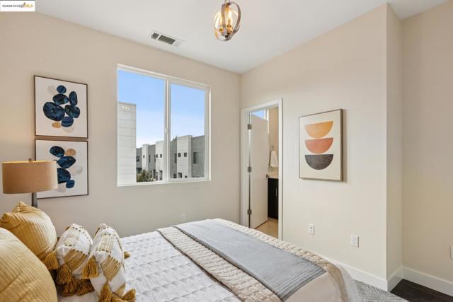 1405 Wood Street, Oakland CA: https://media.crmls.org/mediaz/5dd80380-67aa-4402-aa63-9c00ee87488c.jpg