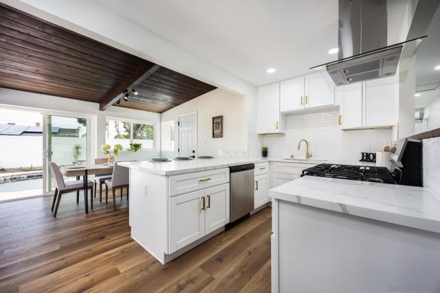 3366 Neosho Pl, San Diego CA: https://media.crmls.org/mediaz/5dd893fd-569e-4eaa-bd7a-21a61e6f90e4.jpg