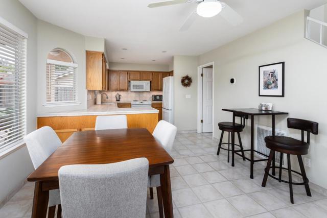 847 Amber Avenue, Clovis CA: https://media.crmls.org/mediaz/5dd8996b-f15c-408a-8ff6-383bc83776ee.jpg