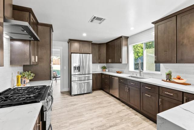 11840 Foothill Avenue, Gilroy CA: https://media.crmls.org/mediaz/5dd8f8ab-dc6f-451b-adee-930f61ea99af.jpg