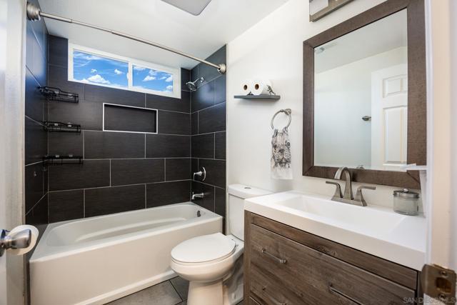 13306 Tawanka Dr, Poway CA: https://media.crmls.org/mediaz/5dd93aeb-93b5-4349-95c0-6d0c88d24c19.jpg