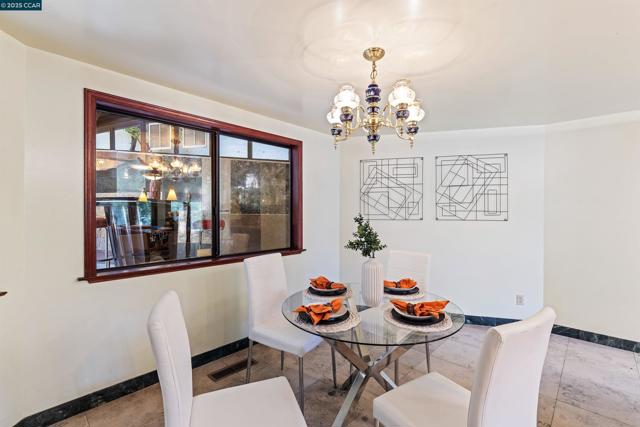 39 Mira Loma Rd, Orinda CA: https://media.crmls.org/mediaz/5dd94ef7-d3b7-4b26-8558-0b314daaa732.jpg