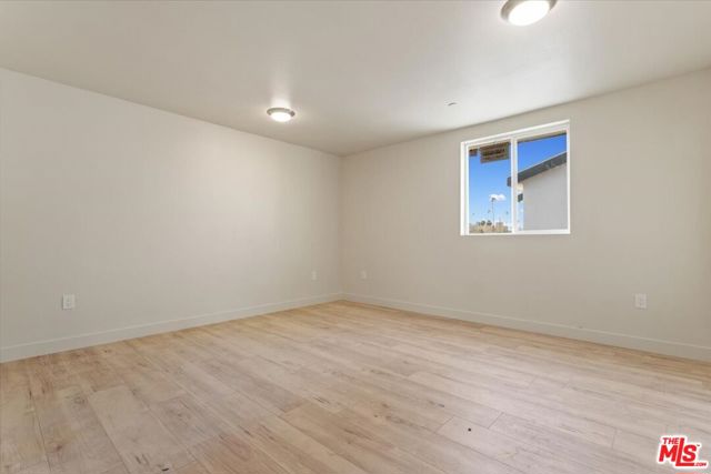 409 E 99th Street, Los Angeles CA: https://media.crmls.org/mediaz/5dd973f7-6928-4ac2-859b-2f7fa810ca36.jpg