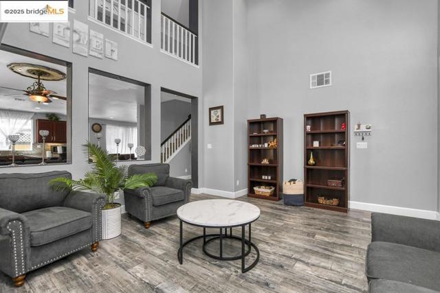 25 Solitude Ct, Oakley CA: https://media.crmls.org/mediaz/5dd9d674-f4ef-49b4-9948-c2ff1865e520.jpg