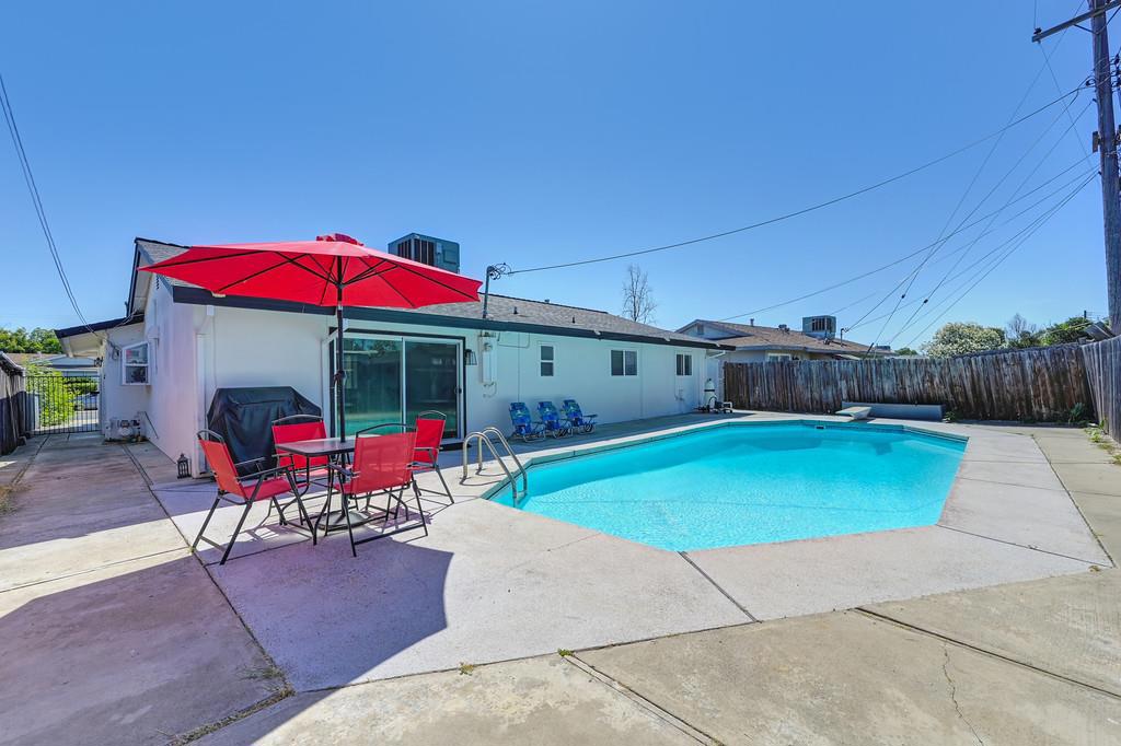 7044 Linwood Way