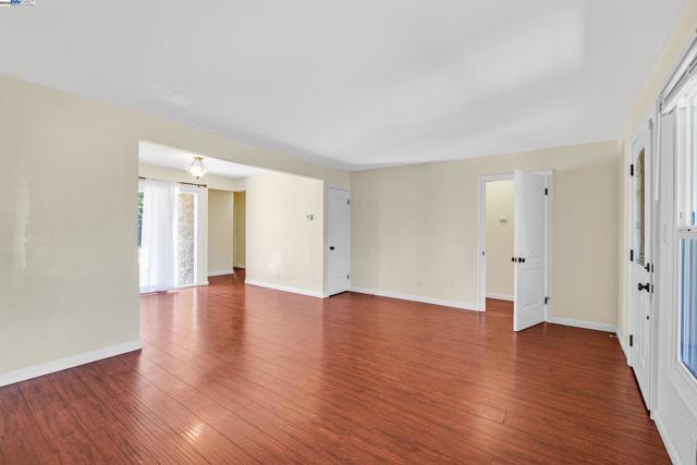 22013 Queen St, Castro Valley CA: https://media.crmls.org/mediaz/5dda98c6-900b-4c5a-aa60-fd6cbccc7d42.jpg