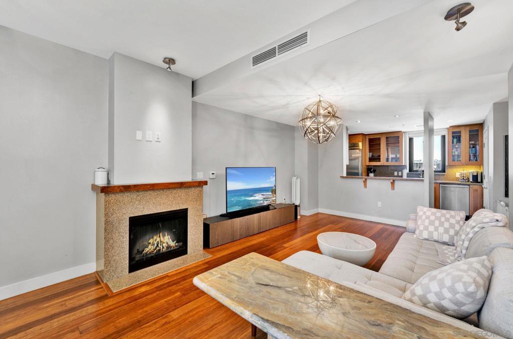 700 E St - photo 7
