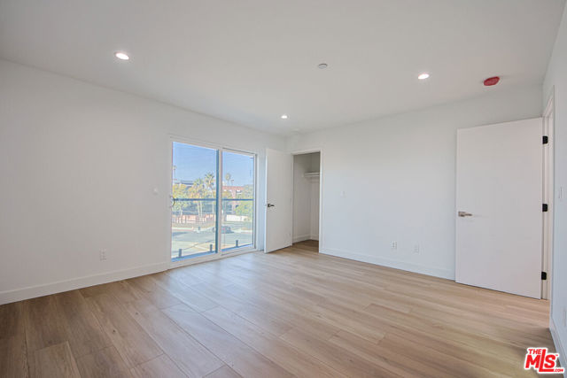 1636 Longwood Avenue, Los Angeles CA: https://media.crmls.org/mediaz/5ddaca0c-85c5-4a0f-89a8-80a153618920.jpg