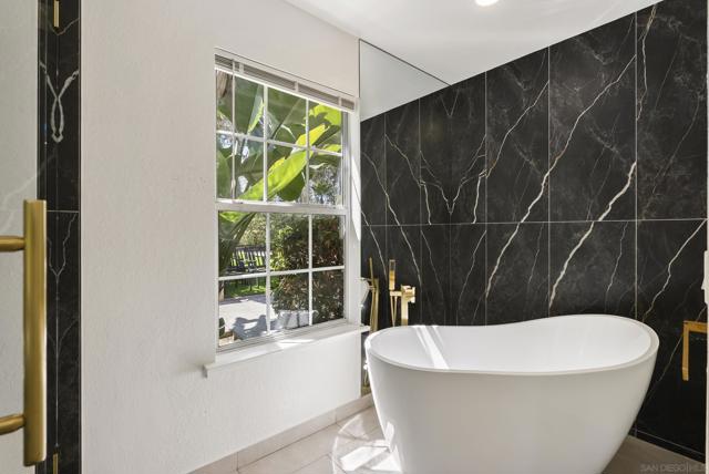 6518 Monte Fuego, Rancho Santa Fe CA: https://media.crmls.org/mediaz/5ddbc17c-f388-406d-8935-be00757d0605.jpg
