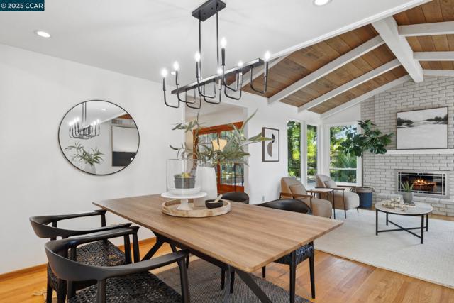 3662 Perada Dr, Walnut Creek CA: https://media.crmls.org/mediaz/5ddc1dff-5db2-41b2-918a-8f35313f0050.jpg