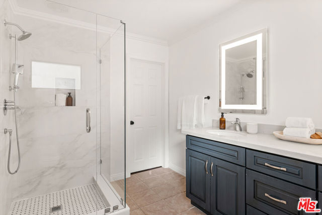 8247 Billowvista Drive, Playa del Rey CA: https://media.crmls.org/mediaz/5ddc7da3-5e8d-47c2-b5cf-72c9a6a453bd.jpg
