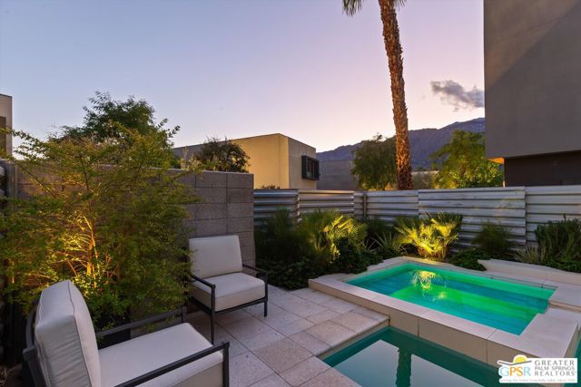 1062 Hunter Drive, Palm Springs CA: https://media.crmls.org/mediaz/5ddd2794-dd1e-4249-b97e-a4a3cb8bc3db.jpg