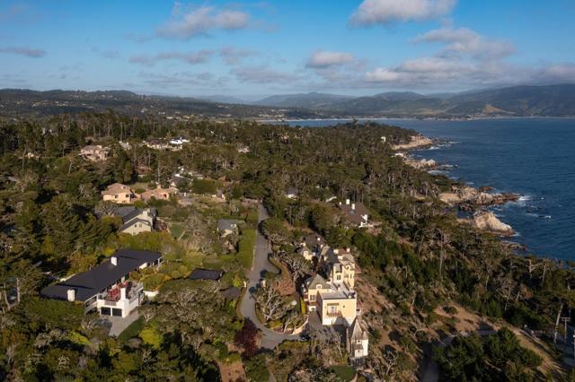 1238 Padre Lane, Pebble Beach CA: https://media.crmls.org/mediaz/5ddd6bd5-e0d4-4a38-ac8c-a8400fdad944.jpg