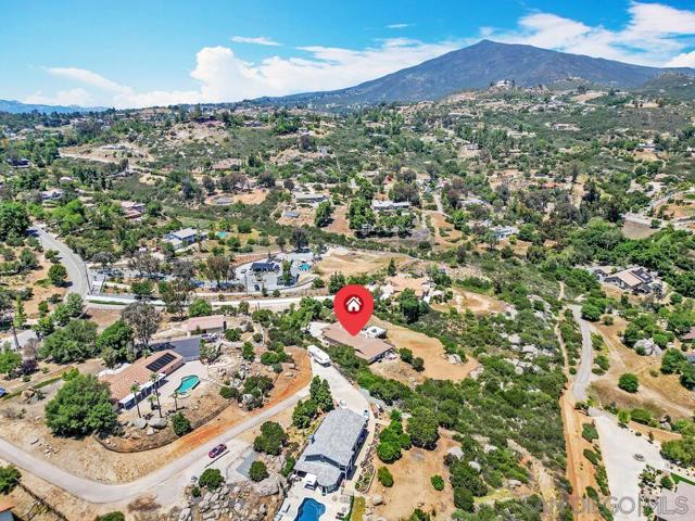 3176 Via Viejas, Alpine CA: https://media.crmls.org/mediaz/5dde42cc-f061-41ef-8a2d-b21df049b9bf.jpg