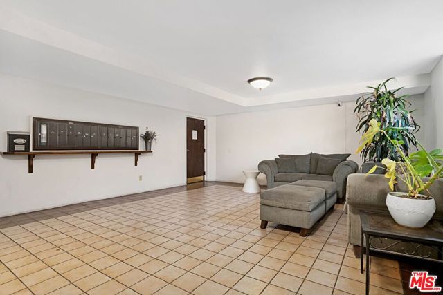 11274 West Morrison Street, 3 photo 3