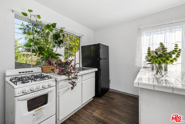 5184 Caspar Avenue, Los Angeles CA: https://media.crmls.org/mediaz/5ddee189-7c49-4d7e-9d01-c842806ca393.jpg